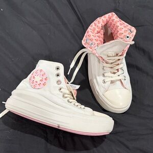 Peach limited addition converse